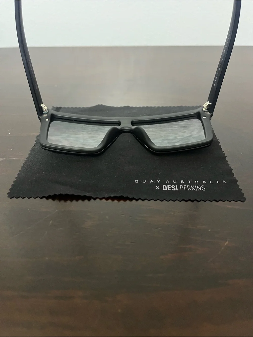 Quay Australia Shield Sunglasses w/case - Black